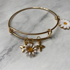 💜2/$15 Daisy Adjustable Bangle